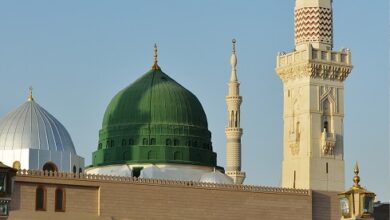 Forfaits Omra Décembre Essentiel 2024 : vivez un pèlerinage familial à La Mecque et Médine pendant les vacances scolaires.
